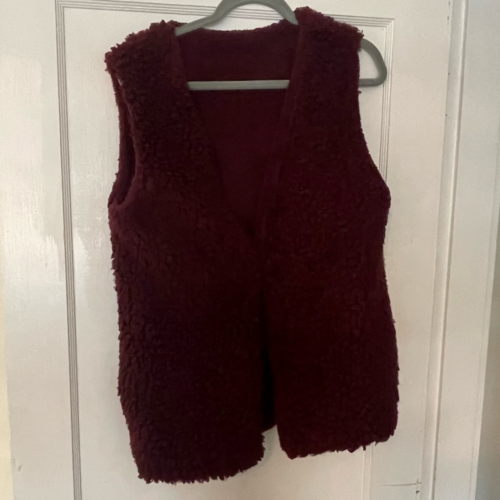 Maroon faux fur vest, one size, no brand